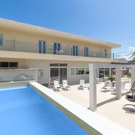 Melina Oasis Boutique Hotel Kassiopi Buitenkant foto