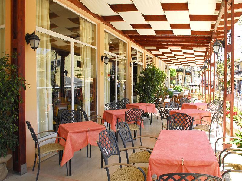Melina Oasis Boutique Hotel Kassiopi Buitenkant foto
